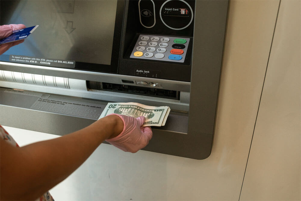 Почему банкомат не принимает купюру?