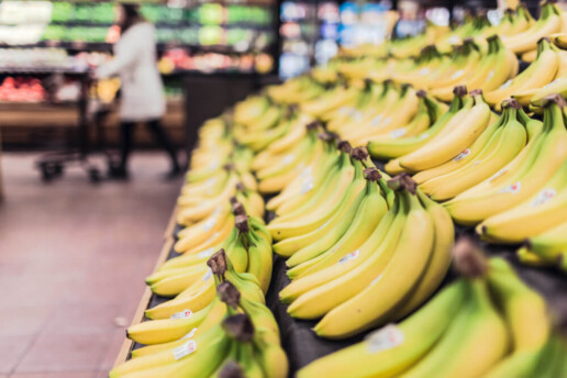 Почти 70% казахстанцев экономят на продуктах